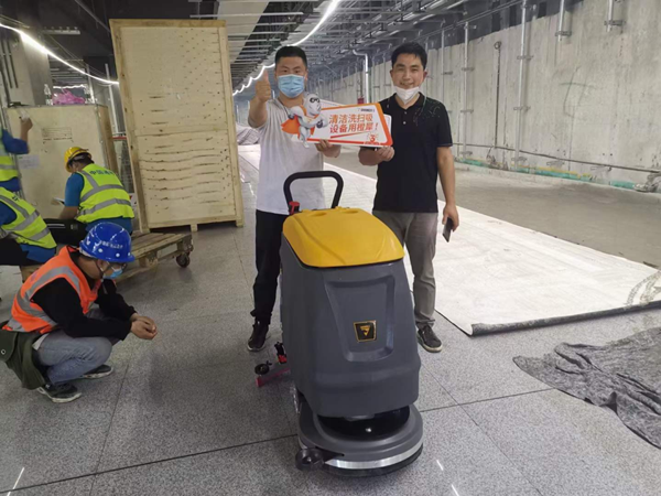 地鐵站清潔地面采購洗地機(jī)的要點