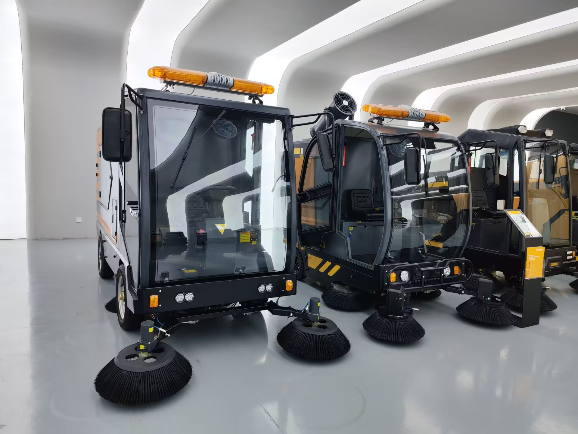 道路清掃車有哪些特點(diǎn)_清掃車機(jī)價(jià)格是多少呢？